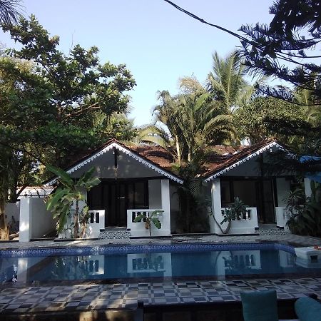 Hotel God'S Gift Morjim Exterior foto