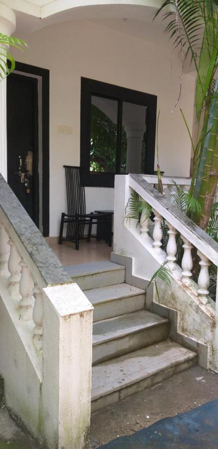 Hotel God'S Gift Morjim Exterior foto