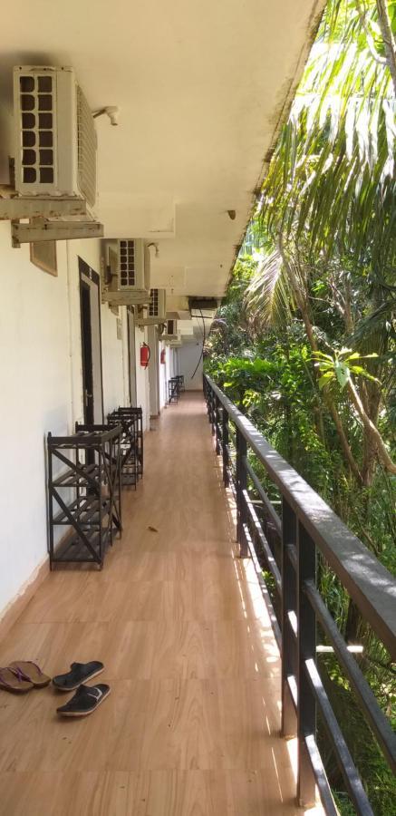 Hotel God'S Gift Morjim Exterior foto
