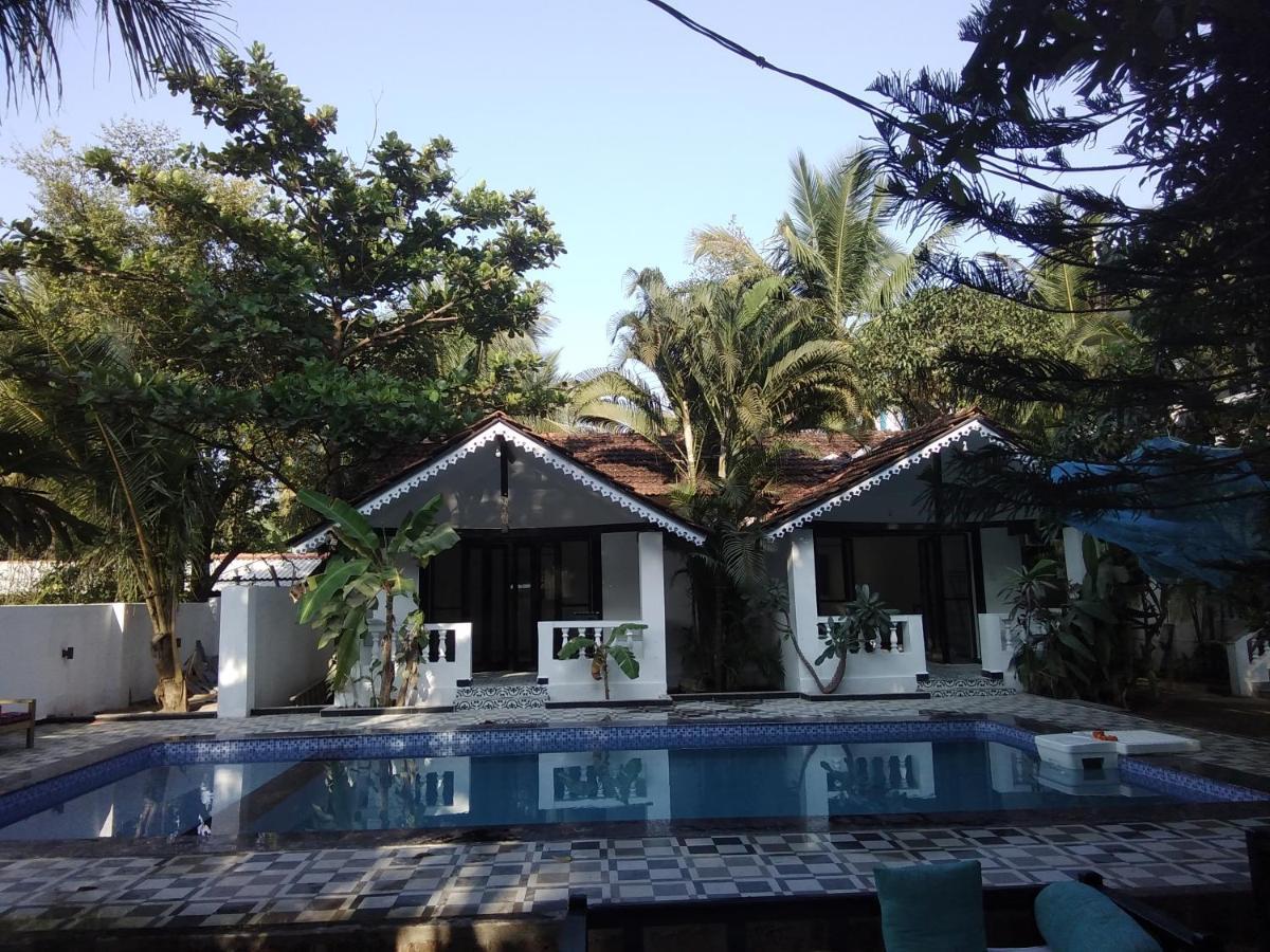 Hotel God'S Gift Morjim Exterior foto