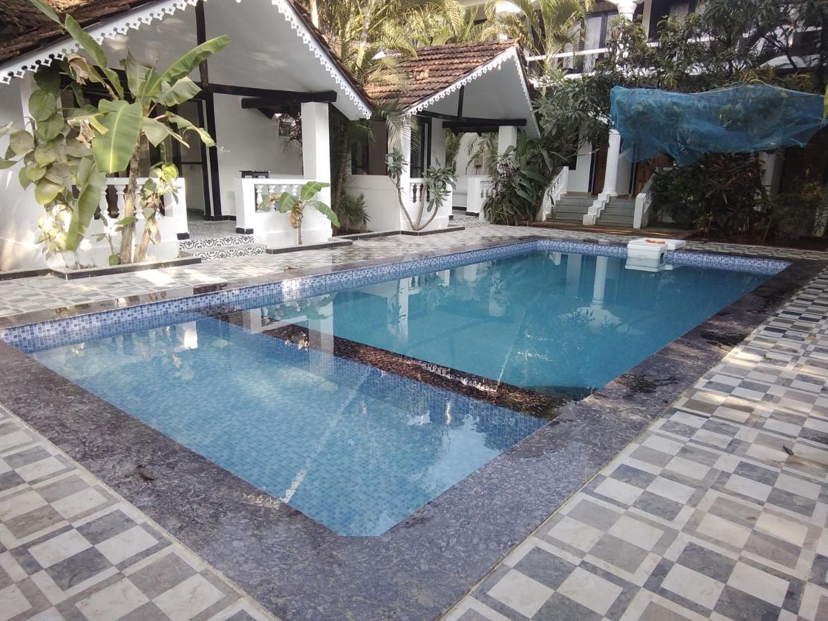 Hotel God'S Gift Morjim Exterior foto
