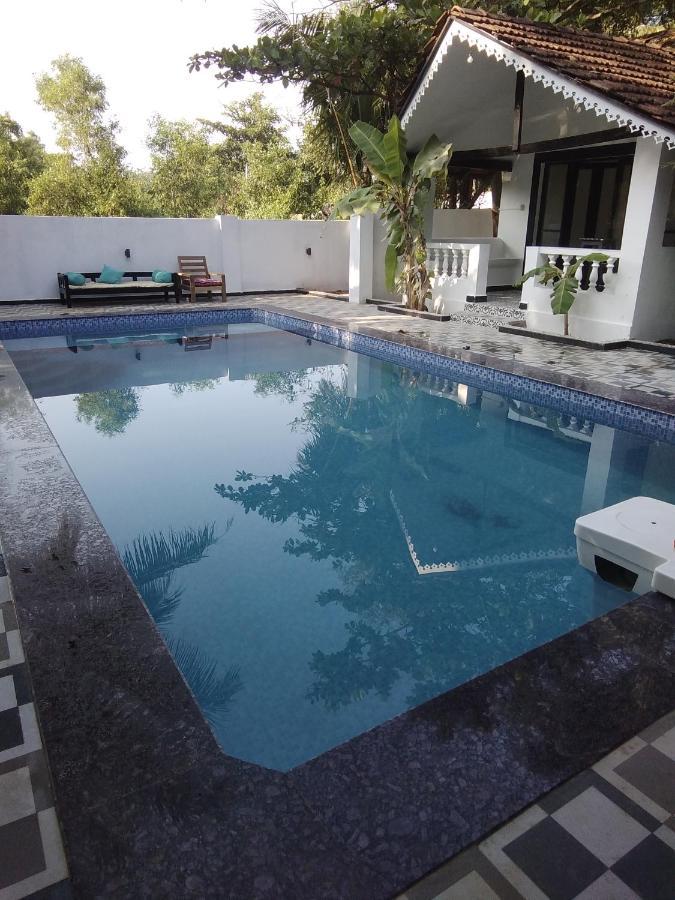 Hotel God'S Gift Morjim Exterior foto