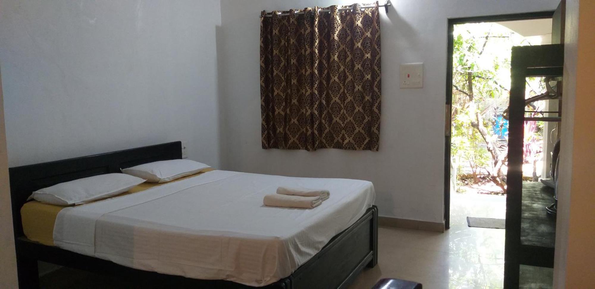 Hotel God'S Gift Morjim Habitación foto