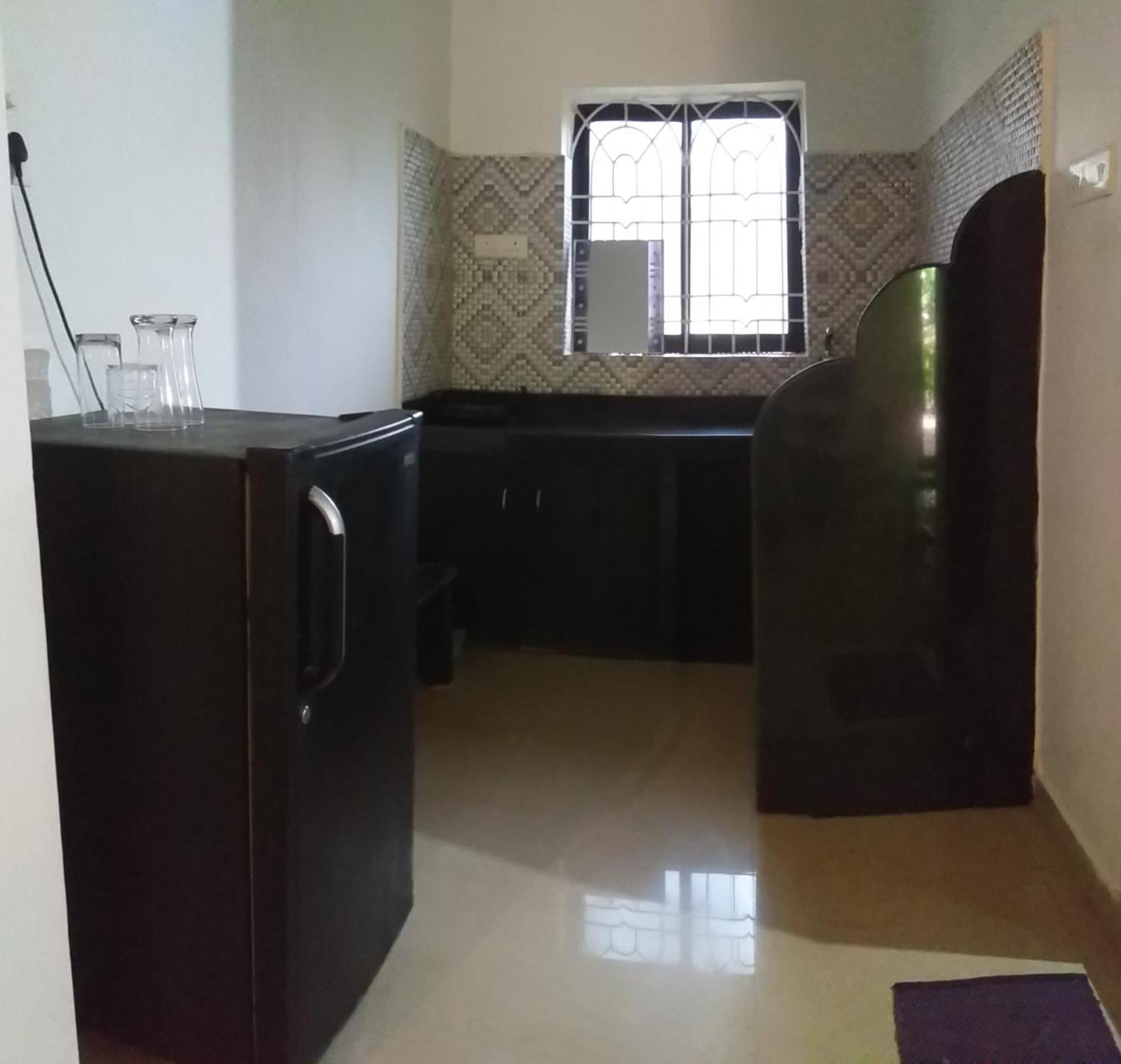 Hotel God'S Gift Morjim Habitación foto