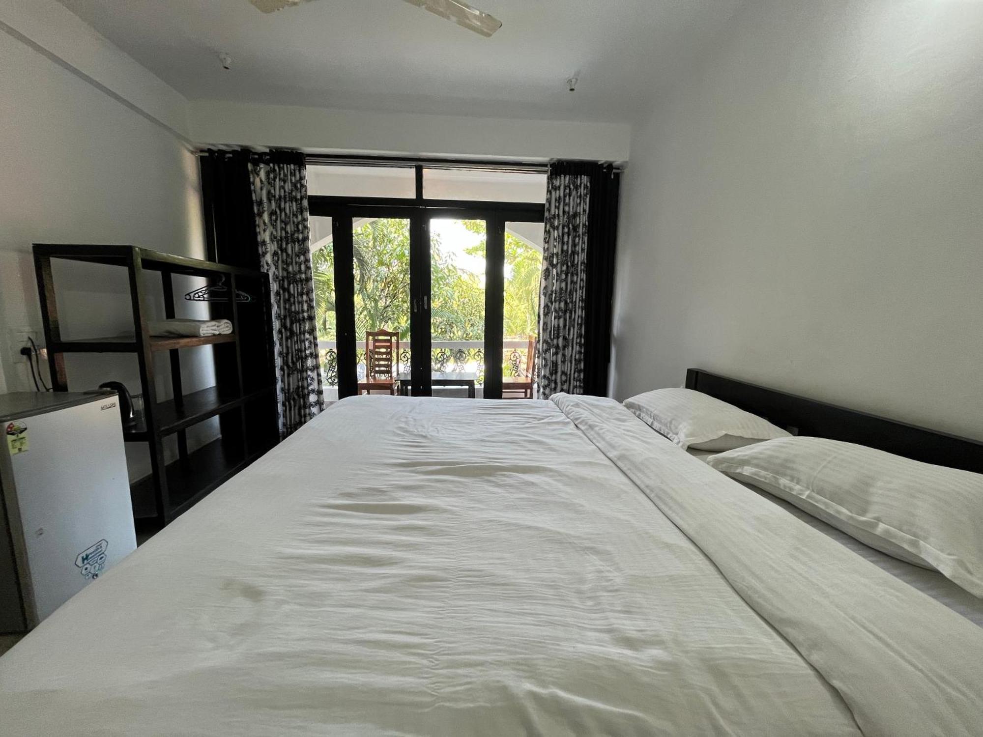 Hotel God'S Gift Morjim Exterior foto
