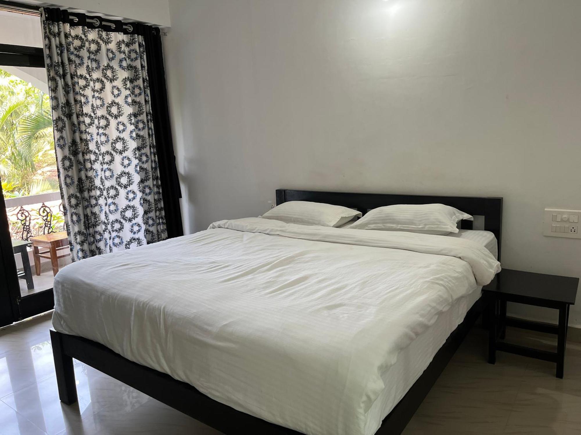 Hotel God'S Gift Morjim Exterior foto