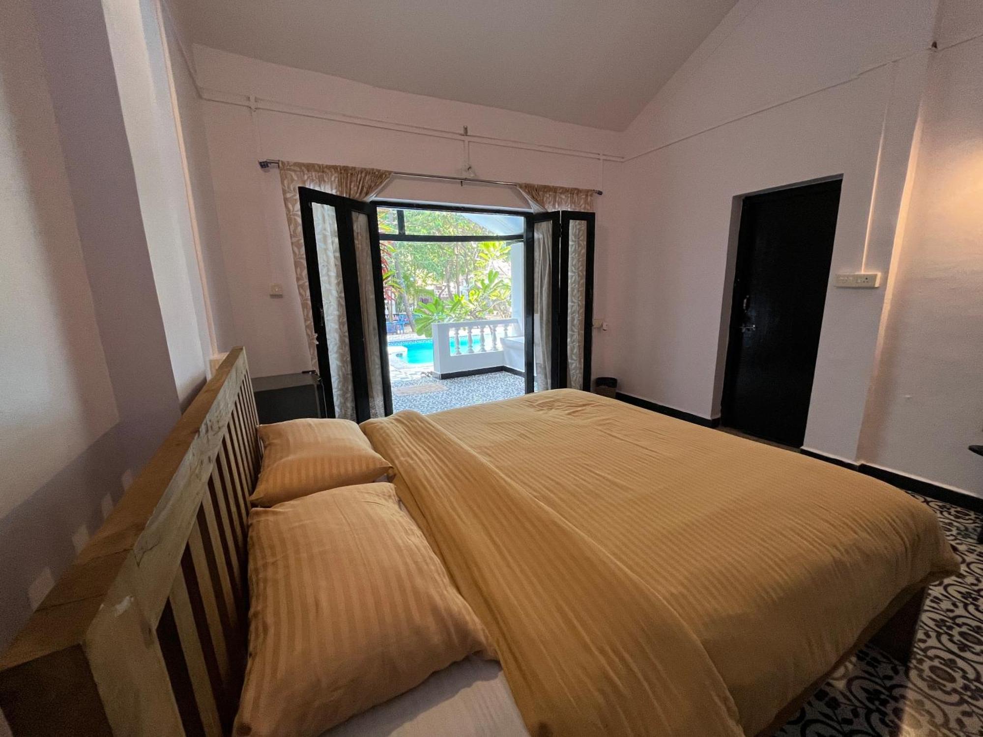 Hotel God'S Gift Morjim Exterior foto
