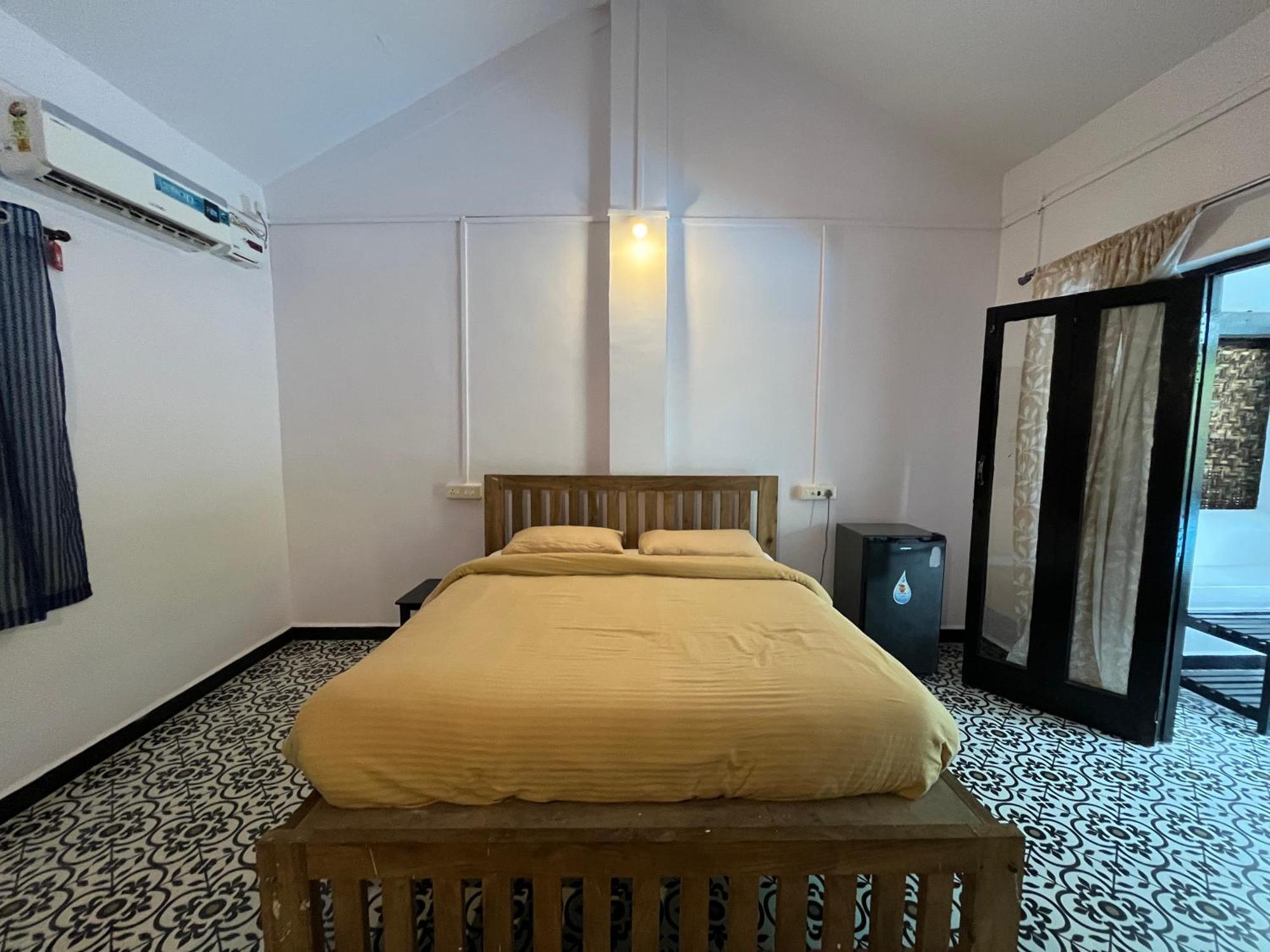 Hotel God'S Gift Morjim Exterior foto