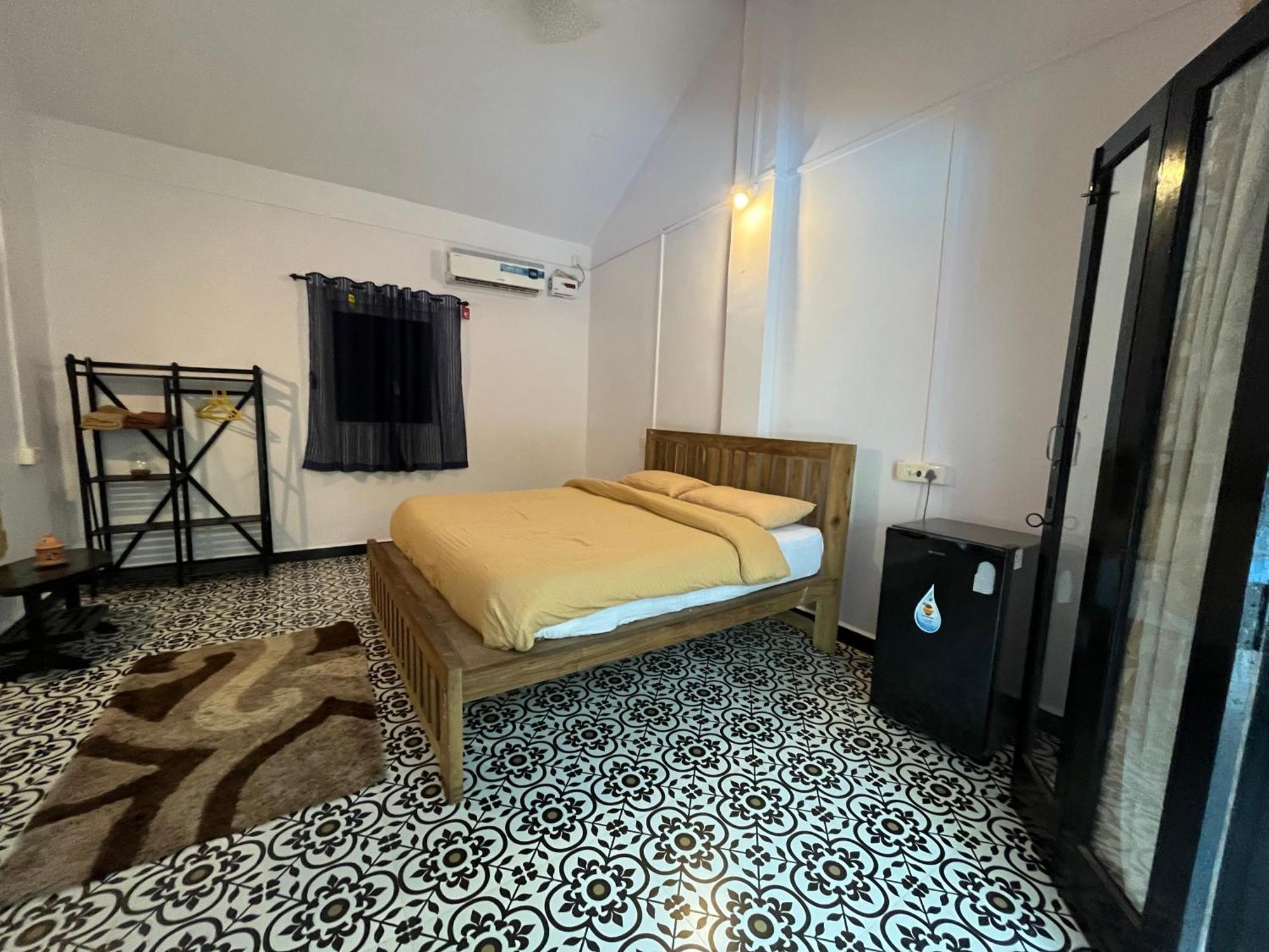 Hotel God'S Gift Morjim Exterior foto