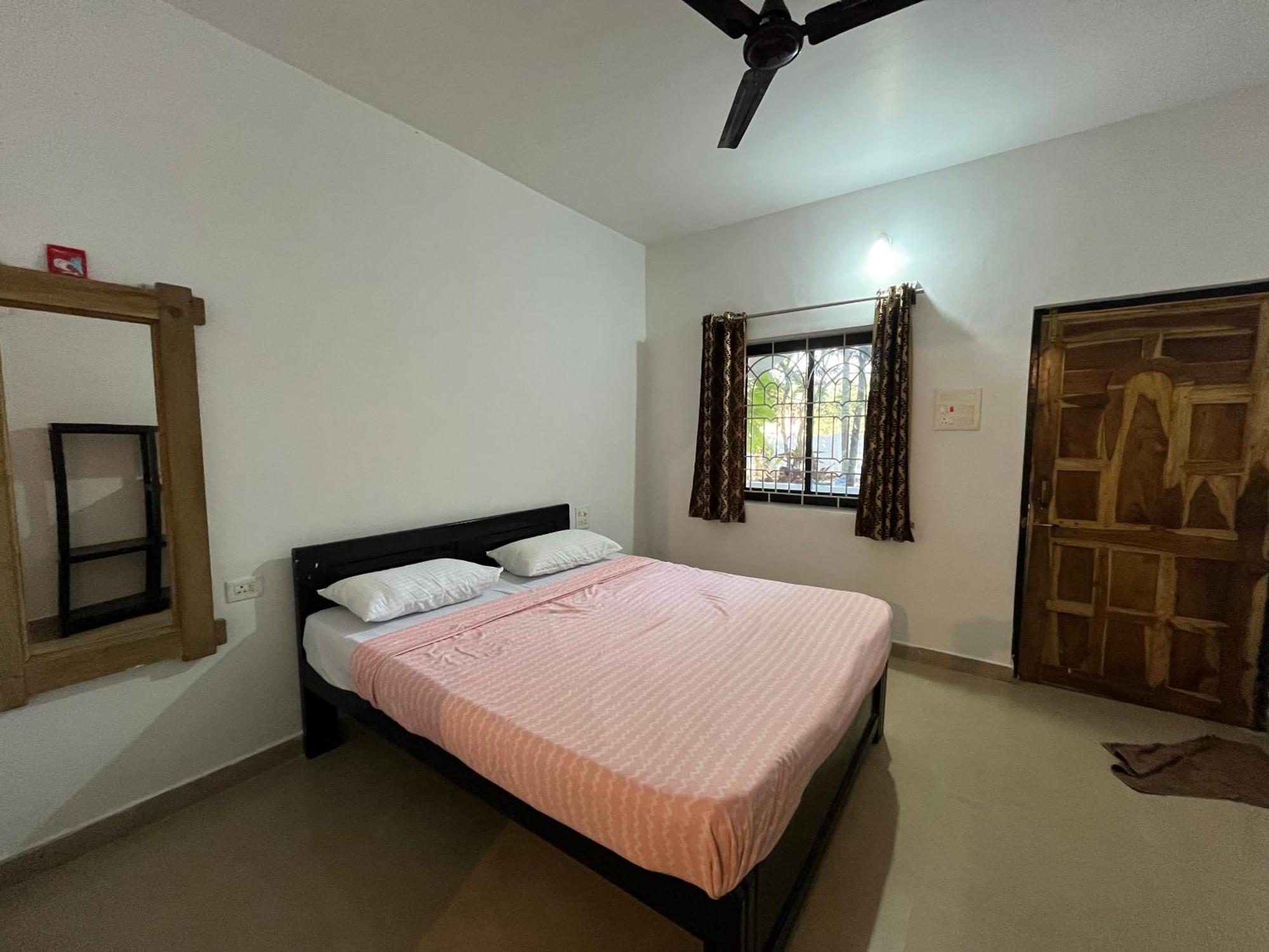 Hotel God'S Gift Morjim Exterior foto