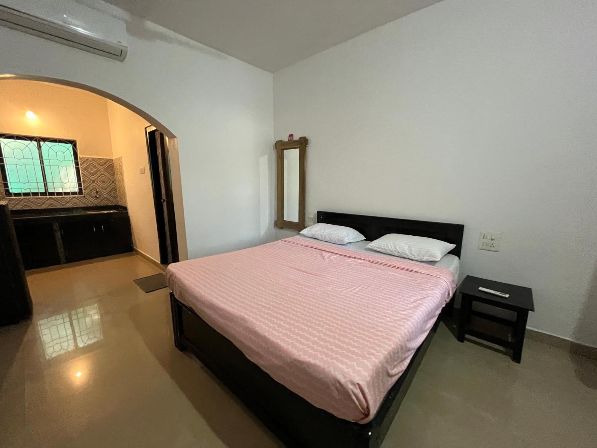 Hotel God'S Gift Morjim Exterior foto
