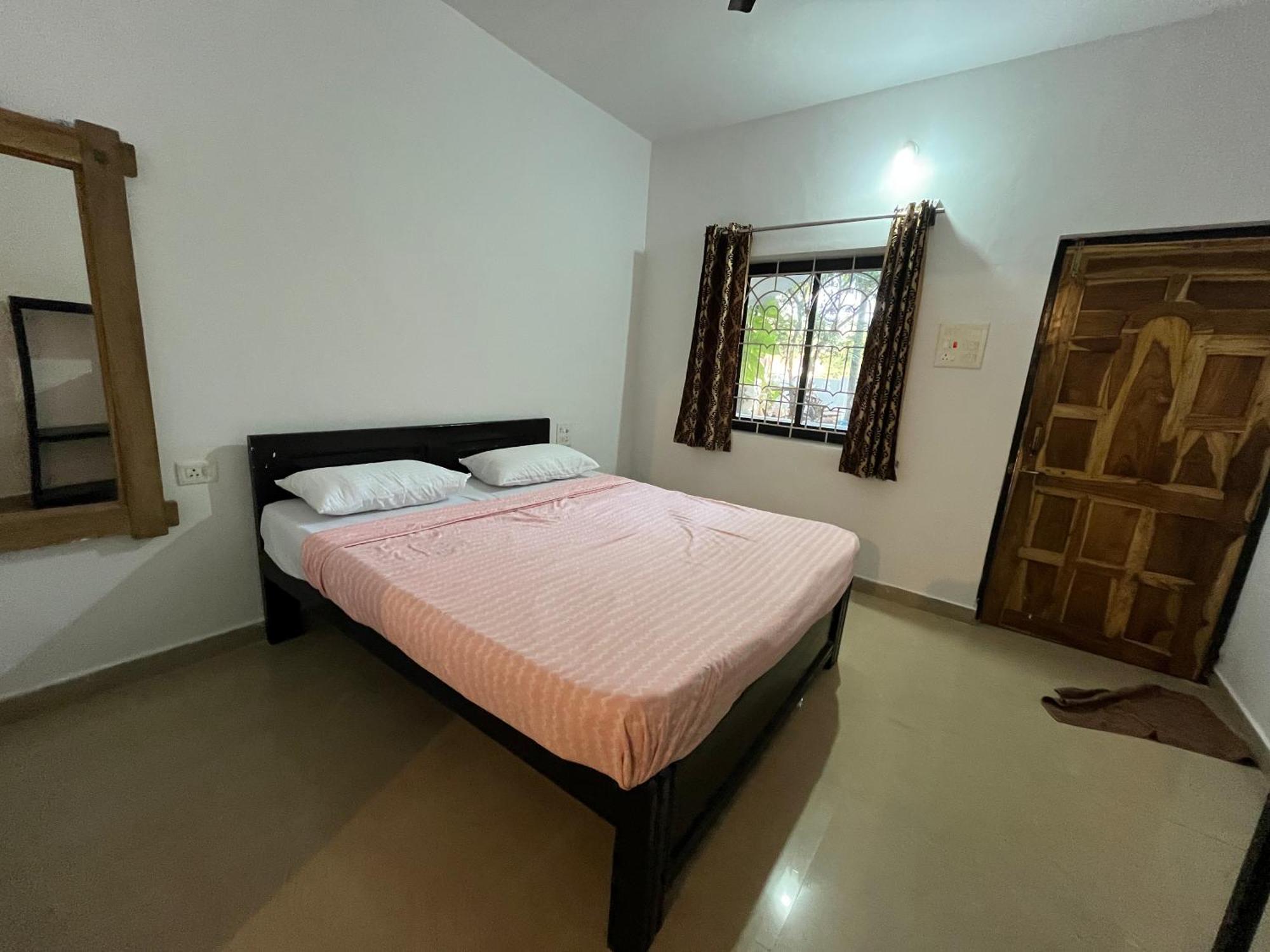 Hotel God'S Gift Morjim Exterior foto
