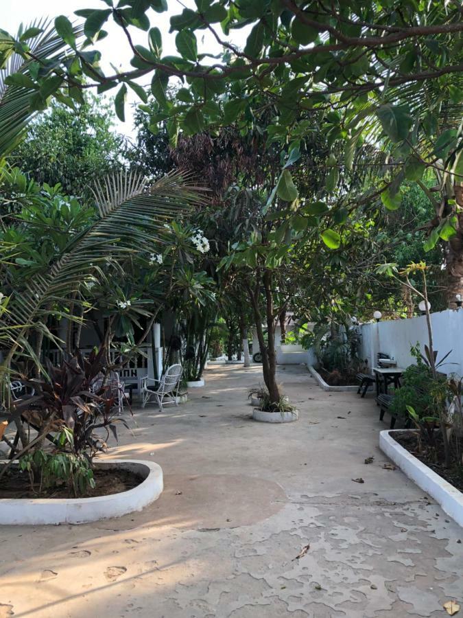 Hotel God'S Gift Morjim Exterior foto